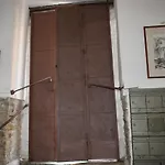 Old Kamares
